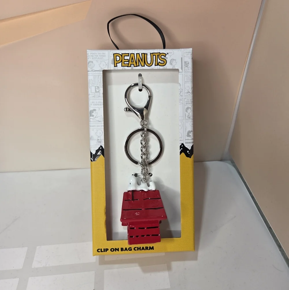 💛▪️Peanuts  ▪️Snoopy Red Doghouse Bag Charm Or Key Chain